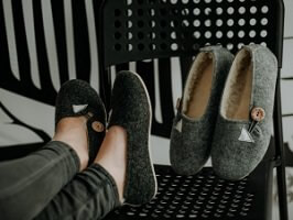 et par lækre hjemmesko, der hush puppies
